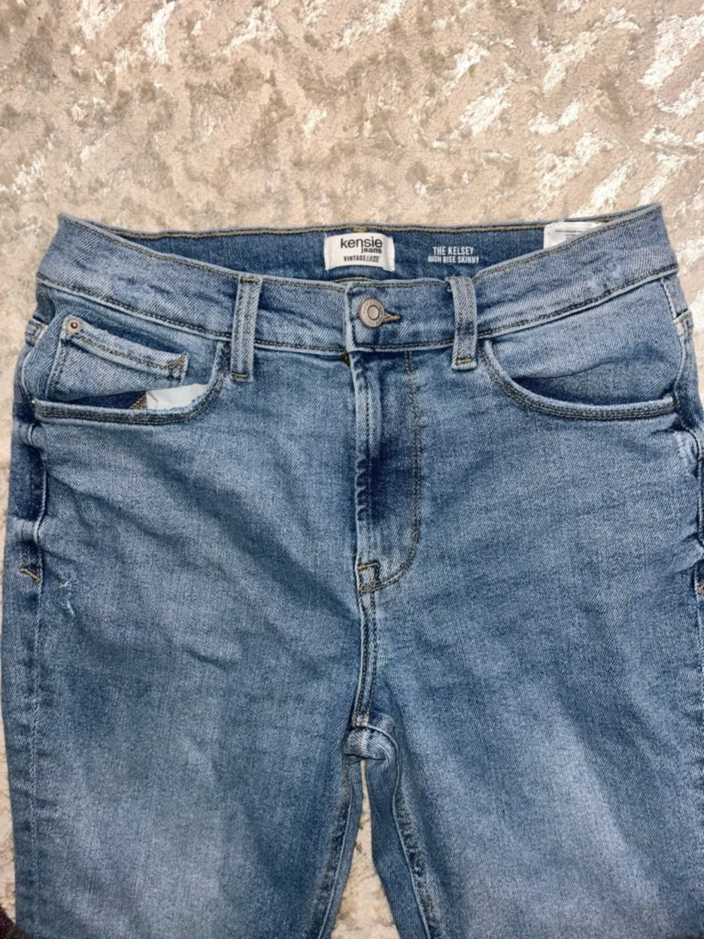 Kensie Women's Blue Skinny Jeans with Raw Hem size 8 - Picture 3 of 5